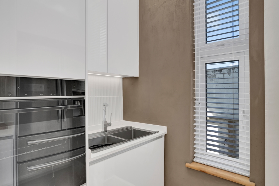 2 Bedroom Property for Sale in Oranjezicht Western Cape
